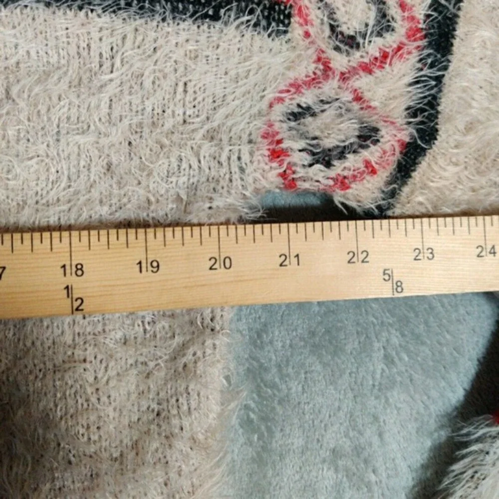Double‎ Zero Sweater Womens Medium Cream Colored Fuzzy Aztec Print
